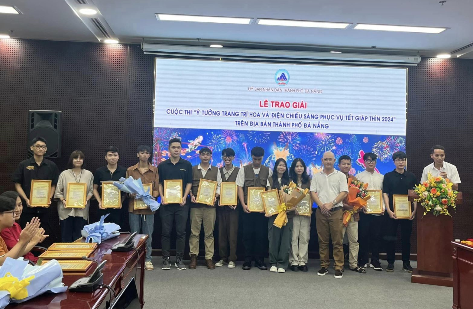 [CHÚC MỪNG CÂU LẠC BỘ TRẠM KÝ TRƯỜNG ĐẠI HỌC DUY TÂN ĐẠT GIẢI KHUYẾN KHÍCH CUỘC THI “Ý TƯỞNG TRANG TRÍ ĐIỆN CHIẾU SÁNG PHỤC VỤ TẾT”.]